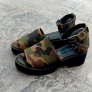 camo size 7 1/2 block heels